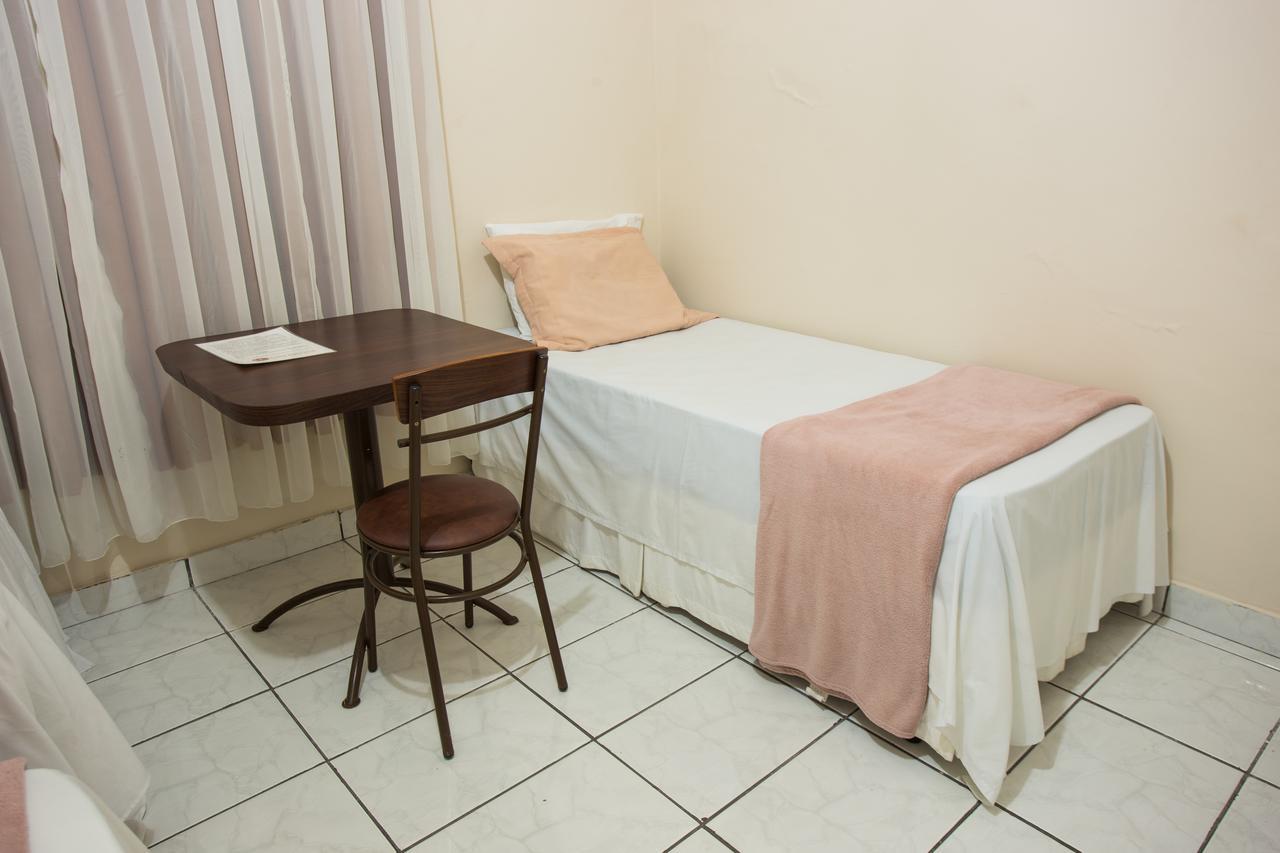 Hotel Calixtro Registro Esterno foto